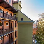 Apartment Castle Square z widokiem na Plac Zamkowy i Zamek Królewski