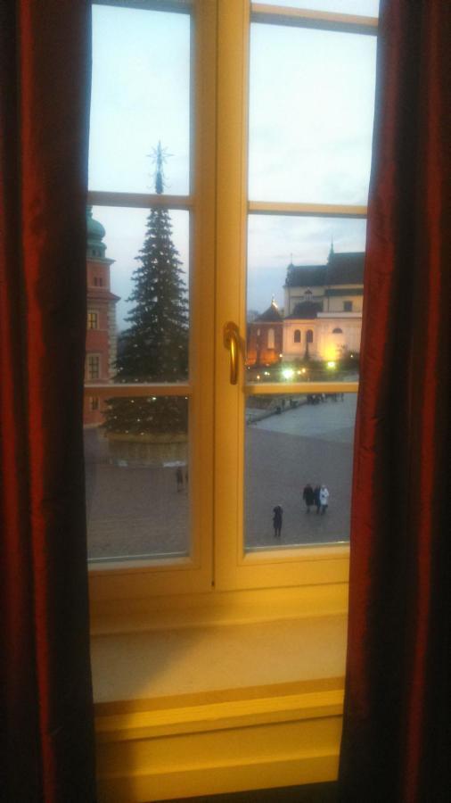 Castle Square Z Widokiem Na Plac Zamkowy I Zamek Królewski Warszawa